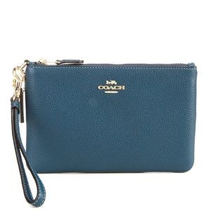 NWT Coach Pebble Leather Small Wristlet